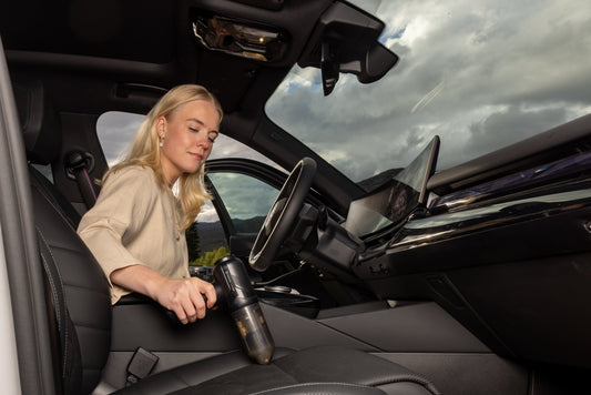 Woman uses Hedgehog TurboVAC to vacuum crumbs in car